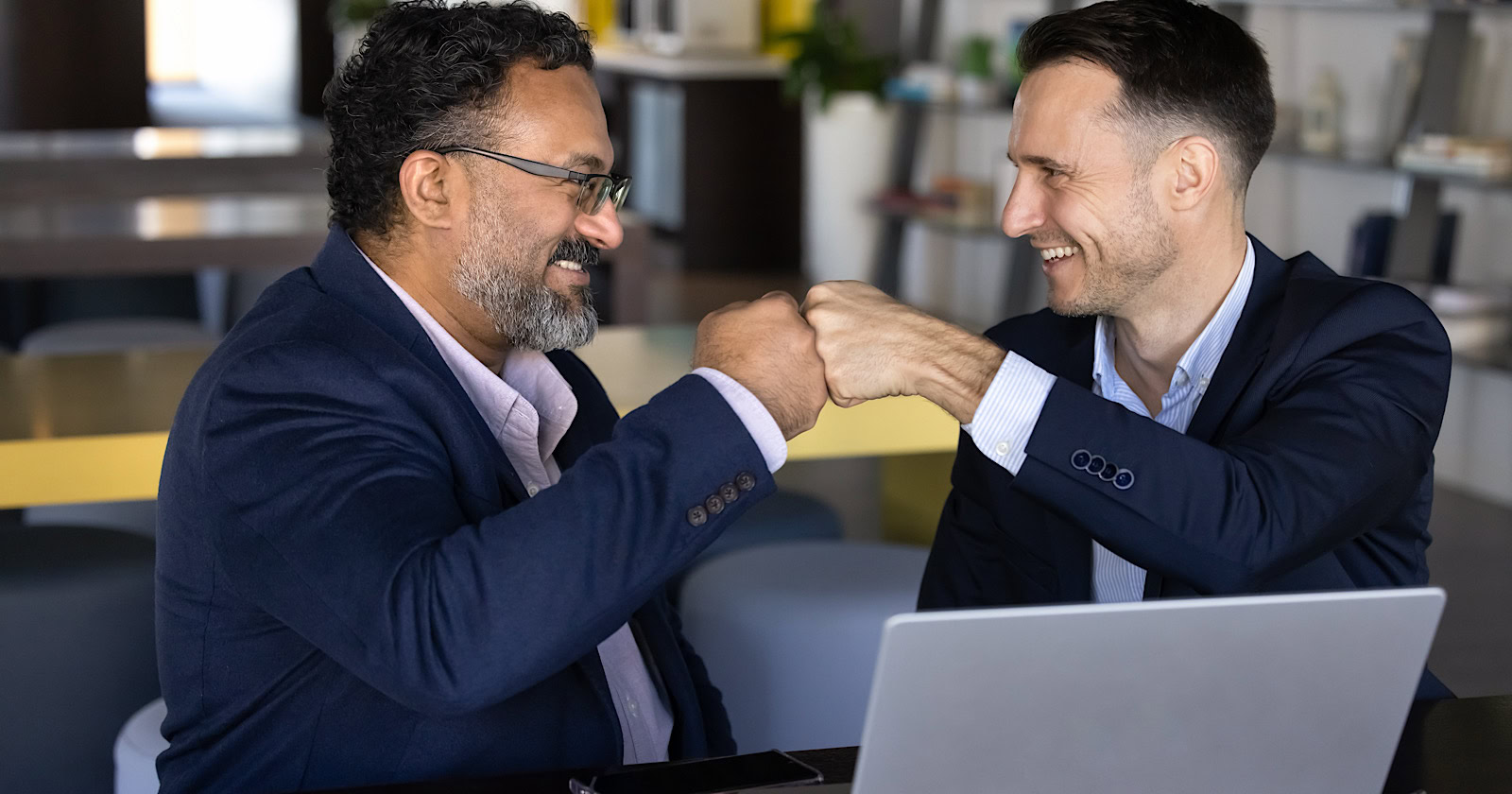 AI Advertising And Marketing Short: B 2 B Purchasers Depend On Peers Over AI Chatbots, Report Discovers using @sejournal, @MattGSouthern